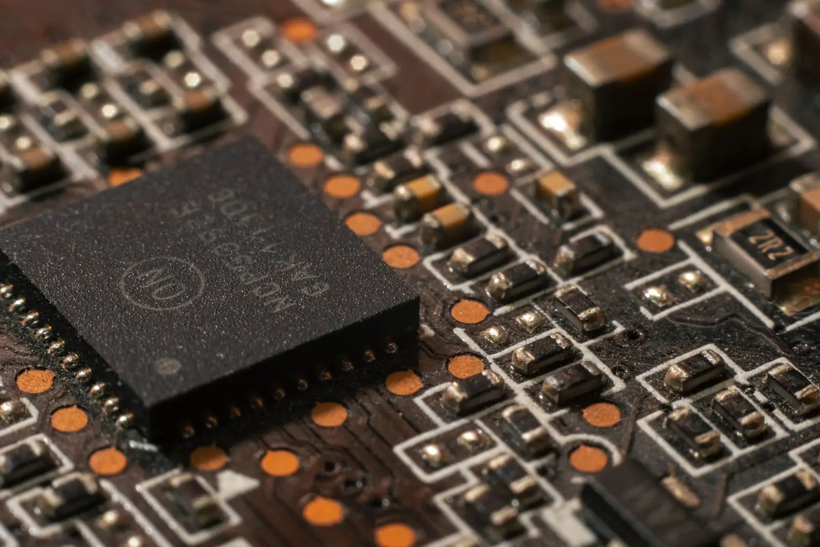 Why Hardware Integration Still Matters - 3AXIS Solutions